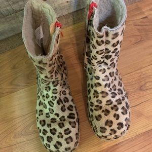 Mini Boden Leo leopard calf hair boots, size 5/35